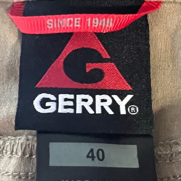 Gerry Cargo shorts men’s 40 flat front,
side & back pockets w/ zippers - Picture 6 of 7